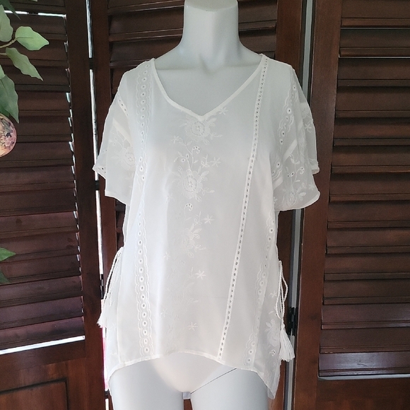 Ariat White Short Sleeve Eyelet Top Sheer Lightweight Airy Blouse Coverup Small - Picture 1 of 11